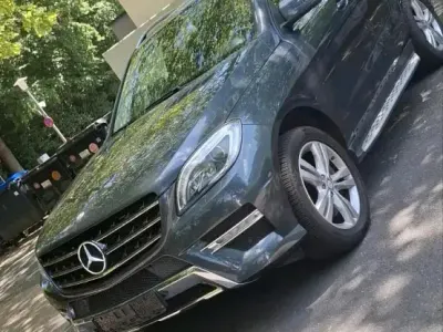 Gebraucht Mercedes ML350 AMG line 258 PS (189 kW) 2012 Blau SUV