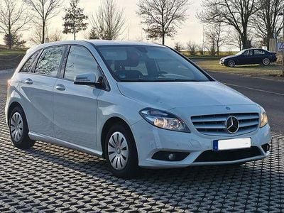 Gebraucht Mercedes B180 Edition 1 109 PS (80 kW) 2012 Weiß Van / Kleinbus
