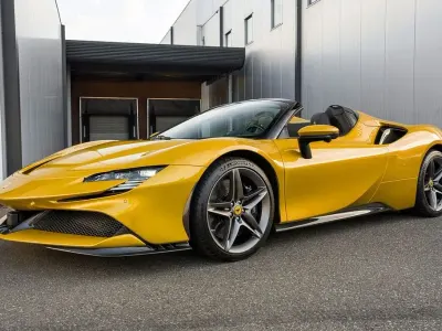 Gebraucht Ferrari SF90 999 PS (734 kW) 2024 Gelb Cabrio