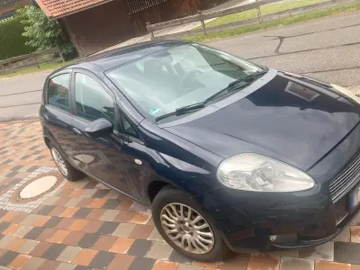 Gebraucht Fiat Grande Punto 95 PS (69 kW) 2009 Blau Kleinwagen