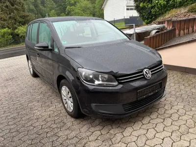 Gebraucht VW Touran Trendline 105 PS (77 kW) 2013 Deep black perleffekt Van / Kleinbus