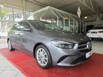 Gebraucht Mercedes B200 Progressive 163 PS (119 kW) 2019 Grau Kleinwagen