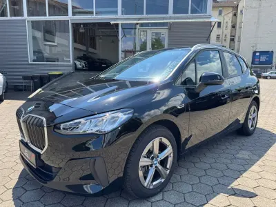 Gebraucht BMW 225 Active Tourer Sport Line 245 PS (180 kW) 2023 Schwarz Van / Kleinbus