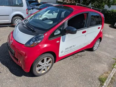 Gebraucht Mitsubishi i-MiEV Basis 49 kW (67 PS) 2011 Rot/andenweiß Kleinwagen