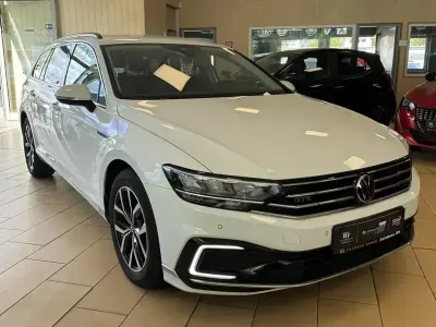 Gebraucht VW Passat Business 218 PS (160 kW) 2022 Weiß pure white Kombi