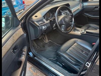 Gebraucht Mercedes E220 170 PS (125 kW) 2011 Schwarz Limousine
