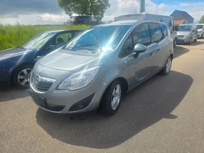 Gebraucht Opel Meriva Design Edition 110 PS (80 kW) 2011 Silber Van / Kleinbus