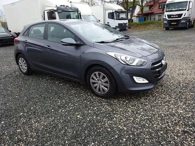 Gebraucht Hyundai i30 Trend 110 PS (80 kW) 2015 Grau Limousine