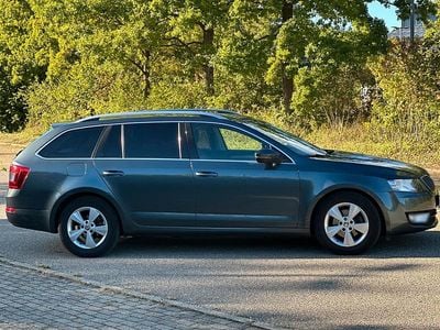 Gebraucht Skoda Octavia Elegance 150 PS (110 kW) 2016 Grau Kleinwagen