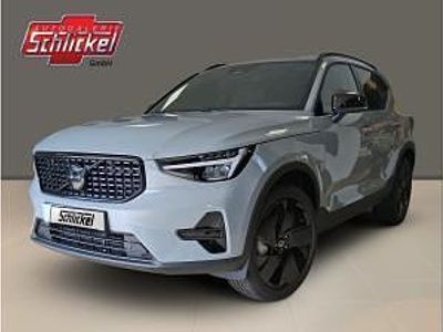 Neu Volvo XC40 Plus 163 PS (119 kW) 2025 Blau (denim blue / metallic) SUV