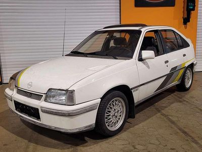 Weiß Gebraucht 1985 Opel Kadett Limousine | 13.900 €