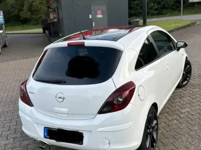 Używany Opel Corsa Edition 65 KM (47 kW) 2009 Biały Hatchback