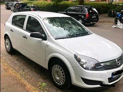 Weiß Gebraucht 2009 Opel Astra Limousine | 2.600 € (Fairer Preis)