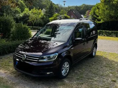 Gebraucht VW Caddy Highline 102 PS (75 kW) 2017 Violett Van / Kleinbus