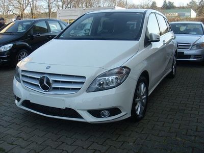 Gebraucht Mercedes B180 122 PS (89 kW) 2014 Weiß Van / Kleinbus
