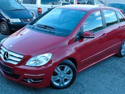 Rot Gebraucht 2010 Mercedes B160 Van / Kleinbus | 6.950 € (Fairer Preis)