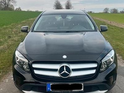 Second-hand Mercedes GLA180 122 CP (89 kW) 2016 Negru SUV