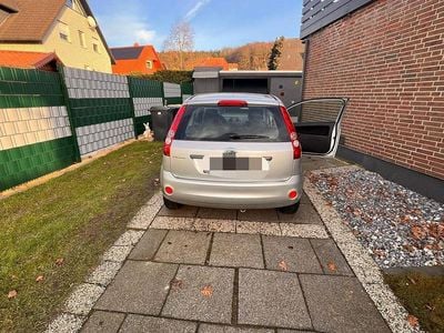 Grau Gebraucht 2007 Ford Fiesta Kleinwagen | 1.900 €