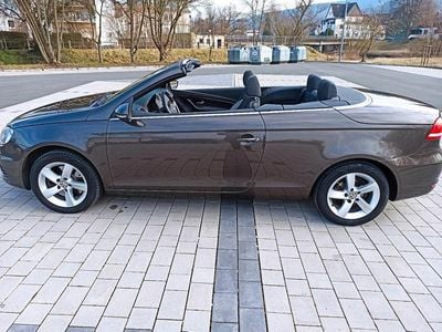 Gebraucht VW Eos 140 PS (102 kW) 2011 Braun Cabrio