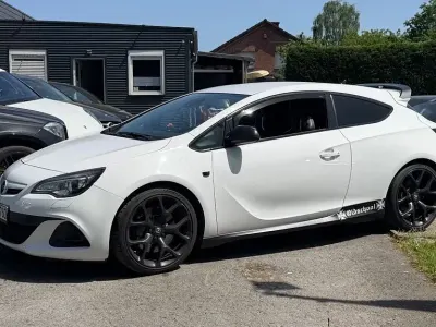 Gebraucht Opel Astra GTC OPC 280 PS (205 kW) 2013 Weiß Coupé
