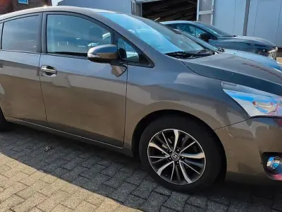 Gebraucht Toyota Verso Comfort 147 PS (108 kW) 2016 Grau Van / Kleinbus