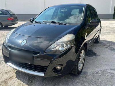 Schwarz Gebraucht 2009 Renault Clio II Kleinwagen | 2.700 €