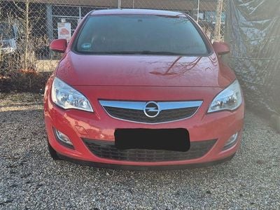 Rot Gebraucht 2012 Opel Astra Limousine | 4.900 € (Guter Preis)