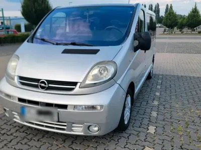 Gebraucht Opel Vivaro 114 PS (83 kW) 2005 Silber Van / Kleinbus