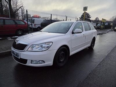 Weiß Gebraucht 2009 Skoda Octavia Ambiente Kombi | 2.999 €