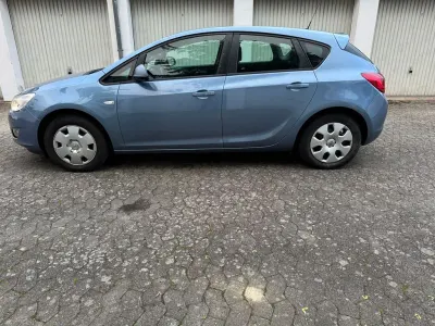 Gebraucht Opel Astra 87 PS (63 kW) 2010 Blau Limousine