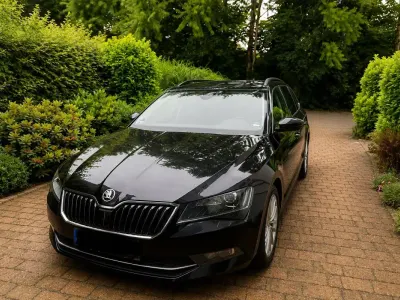 Gebraucht Skoda Superb Ambition 150 PS (110 kW) 2018 Schwarz Kombi