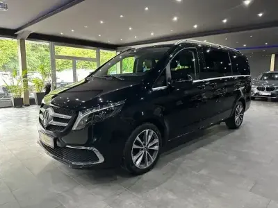 Gebraucht Mercedes V250 Avantgarde 190 PS (139 kW) 2024 Schwarz Van / Kleinbus