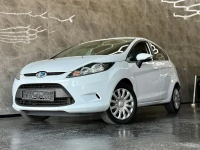 Gebraucht Ford Fiesta Trend 97 PS (71 kW) 2010 Weiß Limousine