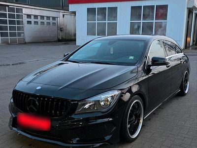 Second-hand Mercedes CLA220 Shooting Brake AMG line 170 CP (125 kW) 2015 Negru Break