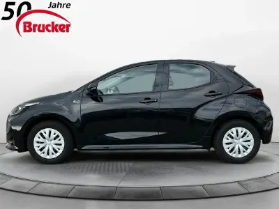 Gebraucht Toyota Yaris Hybrid Business Edition 116 PS (85 kW) 2023 Black mica / ink Limousine