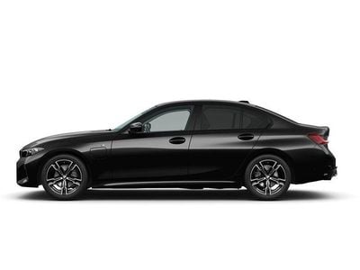 Black sapphire metallic (schwarz) Gebraucht 2025 BMW 330e M Sport Limousine | 62.490 €