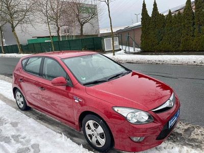 Rot Gebraucht 2011 Hyundai i30 Limousine | 4.750 € (Etwas zu teuer)