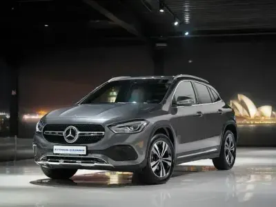 Begagnad Mercedes GLA200 Progressive 150 HK (110 kW) 2022 Grå SUV