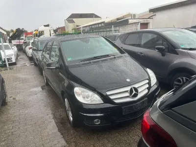 Gebraucht Mercedes B180 109 PS (80 kW) 2011 Schwarz Van / Kleinbus