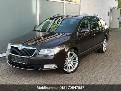 Używany Skoda Superb Elegance 160 KM (117 kW) 2012 Brązowy Kombi