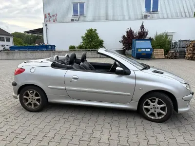 Gebraucht Peugeot 206 CC 109 PS (80 kW) 2006 Silber Cabrio