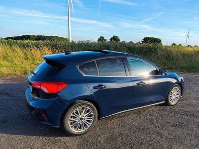 Używany Ford Focus Titanium X 120 KM (88 kW) 2020 Niebieski Sedan/Limuzyna