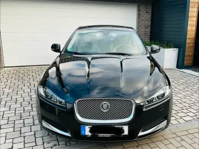 Käytetty Jaguar XF 200 HP (147 kW) 2013 Musta Sedan