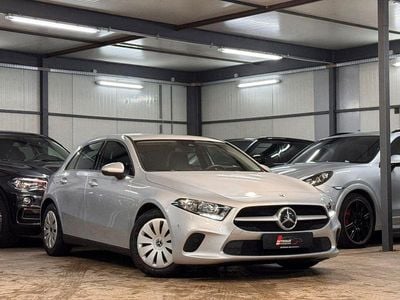 Gebraucht Mercedes A180 Business 116 PS (85 kW) 2022 Silber Limousine