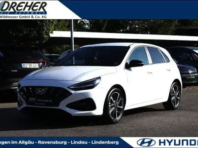 Gebraucht Hyundai i30 GO! 120 PS (88 kW) 2023 Serenity white Limousine
