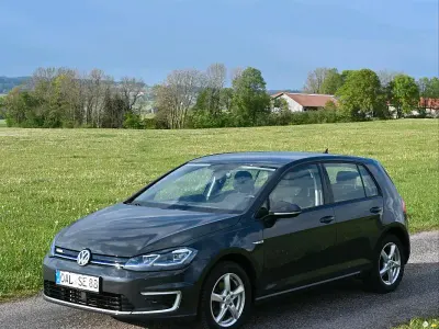 Używany VW e-Golf 100 kW (136 KM) 2020 Szary Hatchback