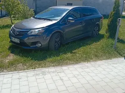 Begagnad Toyota Avensis Comfort 124 HK (91 kW) 2013 Svart Kombi