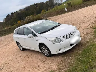 Gebraucht Toyota Avensis Executive 150 PS (110 kW) 2010 Weiß Kombi