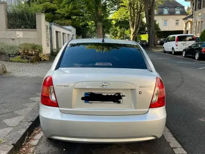 Gebraucht Hyundai Accent 96 PS (70 kW) 2007 Silber Limousine