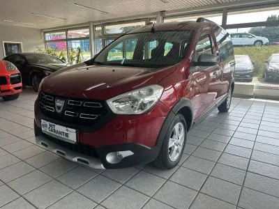 Gebraucht Dacia Dokker Stepway 131 PS (96 kW) 2021 Rot Van / Kleinbus